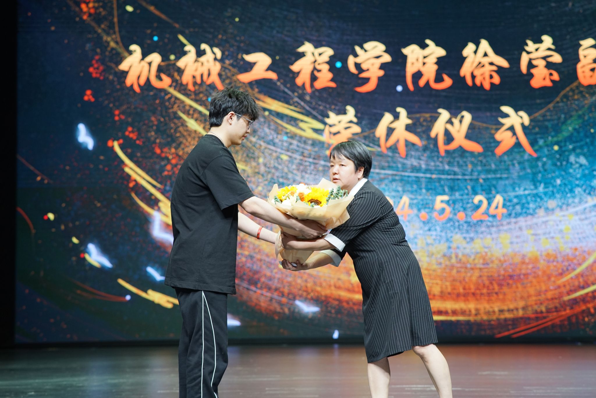 徐莹老师荣休仪式.JPG